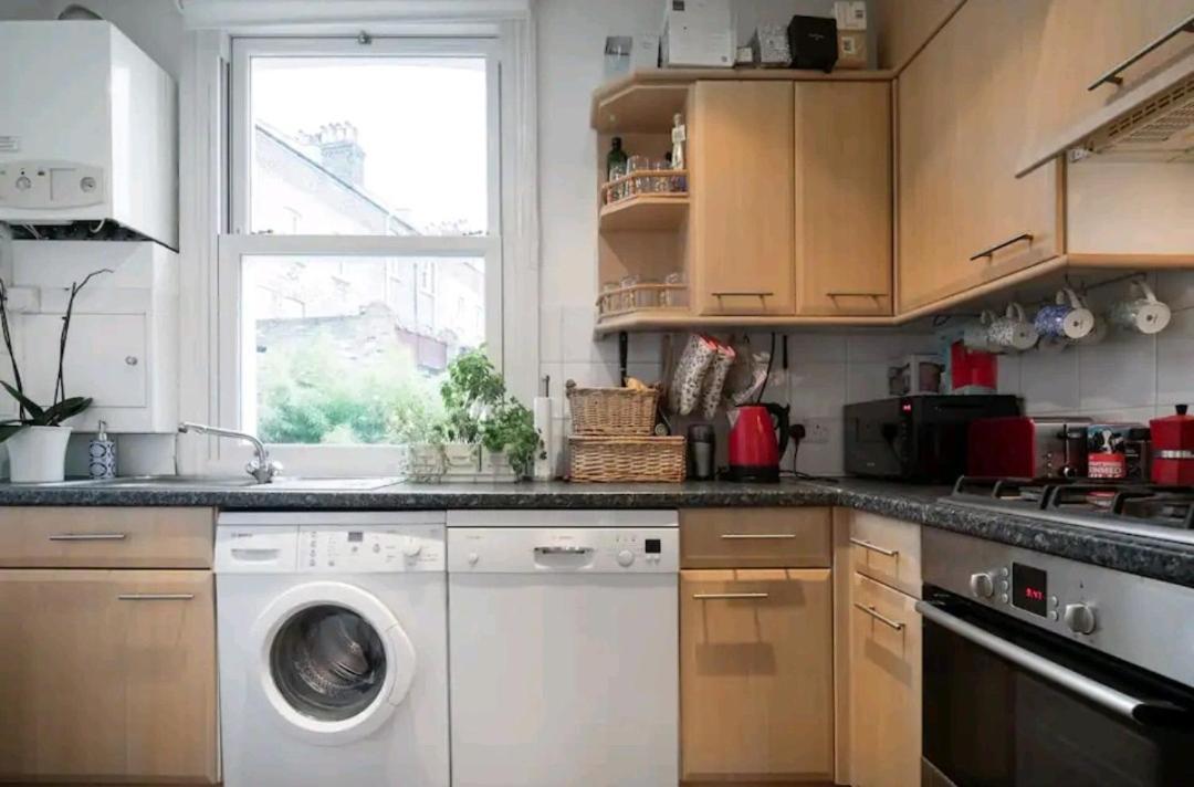Stylish Room With Private Bath & Terrace In Super Central Clapham Junction Minutes From Victoria, Waterloo London Exteriör bild